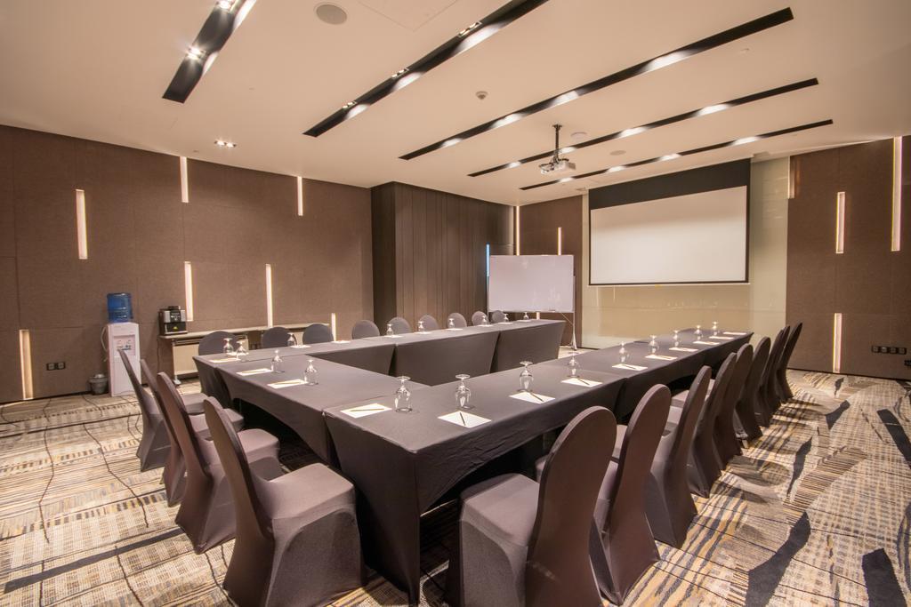 I'M Hotel Makati City Bagian luar foto Meeting room at the hotel