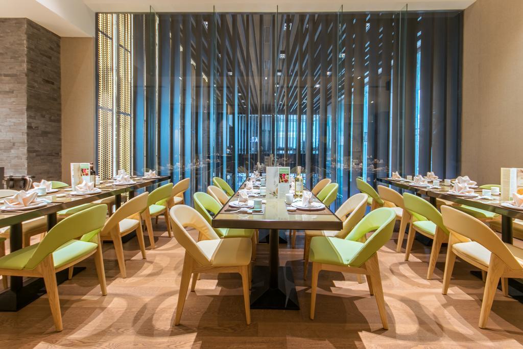 I'M Hotel Makati City Bagian luar foto The interior of the restaurant