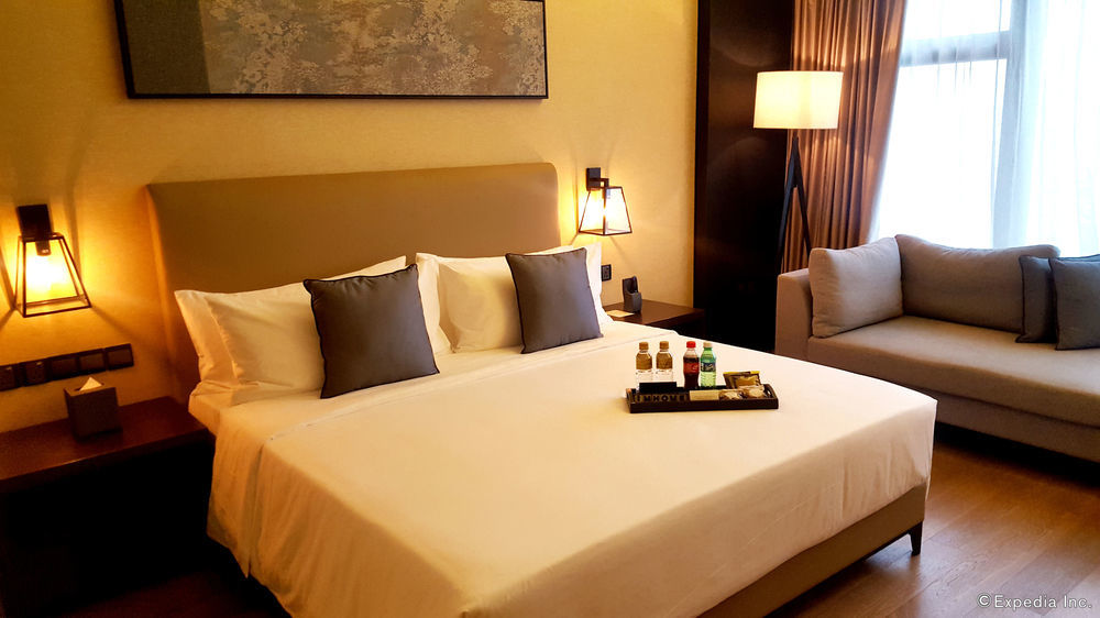 I'M Hotel Makati City Bagian luar foto A room at the hotel