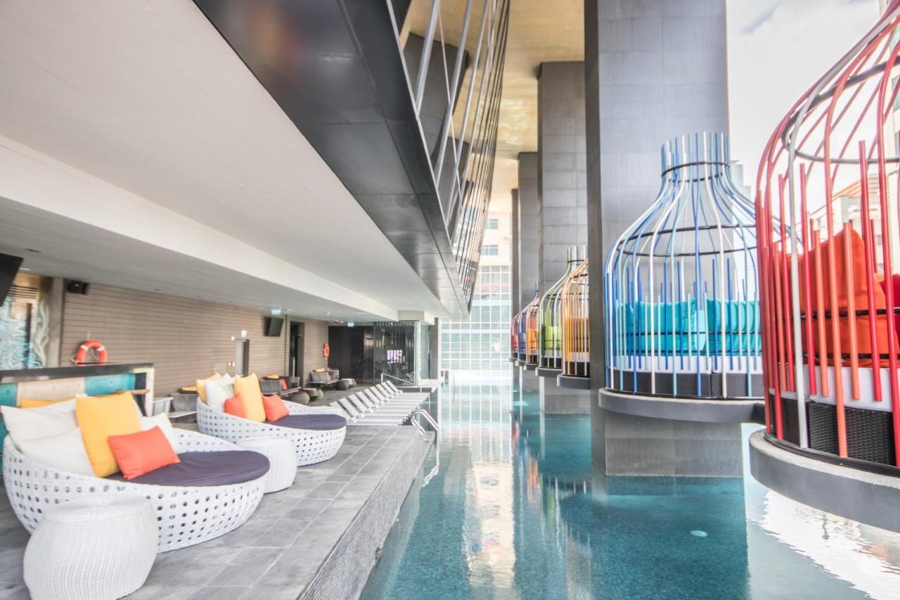I'M Hotel Makati City Bagian luar foto The pool at the hotel